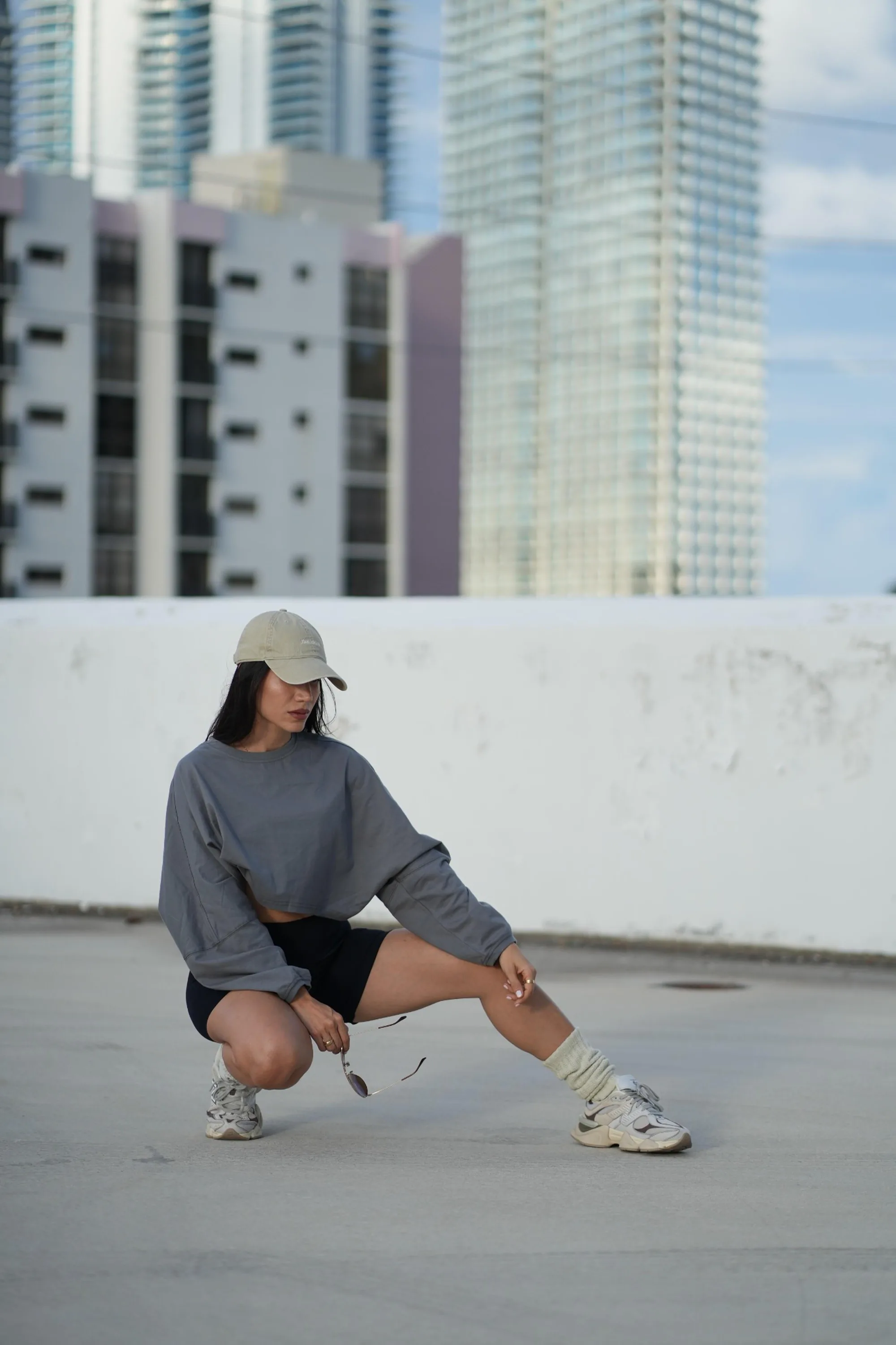 Sudadera Corta de Manga Larga Gris — image 3